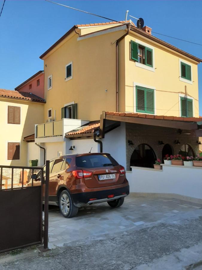 Apartment Mamut Premantura Luaran gambar